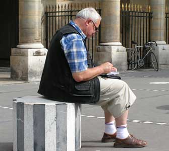 scriitorul Cornel Nistea la Paris - Palais Royal